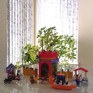 RARE FIND! Vintage Crosswise Kids Town Building Toy. 250 pcs.